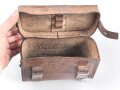 Koppeltasche für Sanitätspersonal. Keine Stempelung, Maße 8 x 18 x 9,5cm