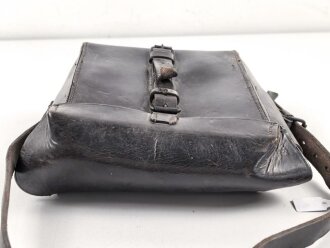 Ledertasche Reichswehr oder Wehrmacht, keine Markierungen. Ungereinigtes Stück, Maße etwa 17 x 20 x 8cm