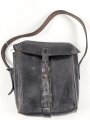 Ledertasche Reichswehr oder Wehrmacht, keine Markierungen. Ungereinigtes Stück, Maße etwa 17 x 20 x 8cm