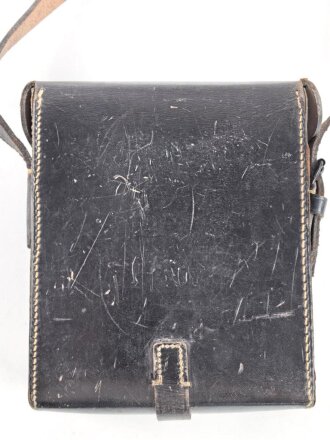 Ledertasche  Wehrmacht, datiert 1939. Ungereinigtes Stück, Maße etwa 17 x 20 x 8cm