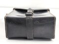 Ledertasche  Wehrmacht, datiert 1939. Ungereinigtes Stück, Maße etwa 17 x 20 x 8cm