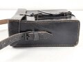 Ledertasche  Wehrmacht, datiert 1939. Ungereinigtes Stück, Maße etwa 17 x 20 x 8cm