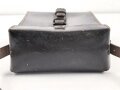 Ledertasche  Wehrmacht, datiert 1939. Ungereinigtes Stück, Maße etwa 17 x 20 x 8cm