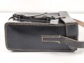 Ledertasche  Wehrmacht, datiert 1939. Ungereinigtes Stück, Maße etwa 17 x 20 x 8cm