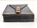 Ledertasche  Wehrmacht aus Ersatzmaterial , keine Markierungen. Ungereinigtes Stück, Maße etwa  14 x 22 x 3,5cm