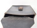 Ledertasche  Wehrmacht aus Ersatzmaterial , keine Markierungen. Ungereinigtes Stück, Maße etwa  14 x 22 x 3,5cm