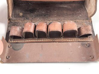 Koppeltasche für Sanitätspersonal. Keine Stempelung, Maße 17 x 6,5 x 9cm
