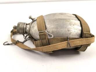 Feldflasche aus Leichtmetall ohne Markierung, erinnert stark an das italienische Modell