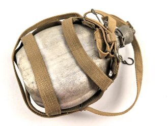 Feldflasche aus Leichtmetall ohne Markierung, erinnert stark an das italienische Modell