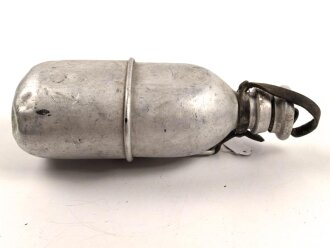 Ungarn, Feldflasche mit Becher, dieser datiert 1943