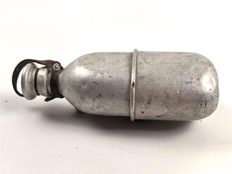 Ungarn, Feldflasche mit Becher, dieser datiert 1943