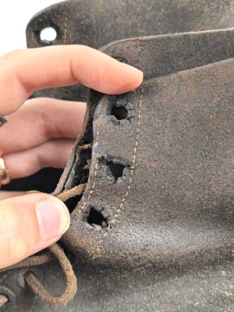 Paar benagelte Halbschuhe ohne Markierung. Ungereinigt, Sohlenlänge knapp28cm