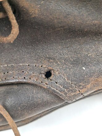 Paar benagelte Halbschuhe ohne Markierung. Ungereinigt, Sohlenlänge knapp28cm
