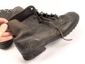 Paar benagelte Halbschuhe ohne Markierung. Ungereinigt, Sohlenlänge knapp28cm