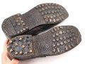 Paar benagelte Halbschuhe ohne Markierung. Ungereinigt, Sohlenlänge knapp28cm