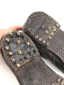 Paar benagelte Halbschuhe ohne Markierung. Ungereinigt, Sohlenlänge knapp28cm