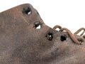 Paar benagelte Halbschuhe ohne Markierung. Ungereinigt, Sohlenlänge knapp28cm