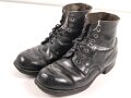 Paar unbenagelte Halbschuhe ohne Markierung. Ungereinigt, Sohlenlänge 28cm