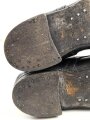 Paar unbenagelte Halbschuhe ohne Markierung. Ungereinigt, Sohlenlänge 28cm