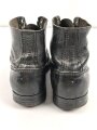 Paar unbenagelte Halbschuhe ohne Markierung. Ungereinigt, Sohlenlänge 28cm