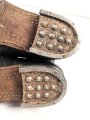 Paar benagelte Halbschuhe ohne Markierung. Ungereinigt, Sohlenlänge 30cm