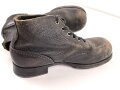 Paar benagelte Halbschuhe ohne Markierung. Ungereinigt, Sohlenlänge 30cm