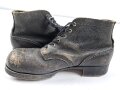 Paar benagelte Halbschuhe ohne Markierung. Ungereinigt, Sohlenlänge 30cm