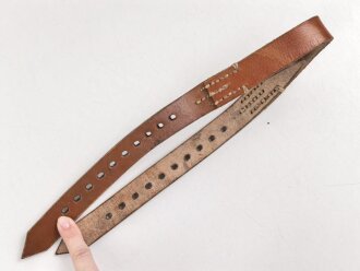 Trageriemen / Verbindungsriemen  Wehrmacht, ungeschwärztes Leder Breite 2,4cm, Gesamtlänge 64cm