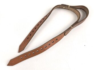 Trageriemen / Verbindungsriemen  Wehrmacht, ungeschwärztes Leder Breite 2,4cm, Gesamtlänge 64cm