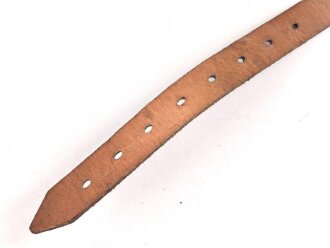 Schnallriemen  Wehrmacht, ungeschwärztes Leder Breite 1,9cm, Gesamtlänge 30cm