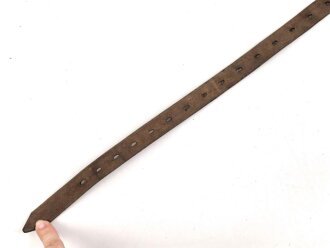 Schnallriemen  Wehrmacht, ungeschwärztes Leder Breite knapp 2cm, Gesamtlänge 75cm
