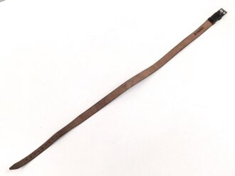 Schnallriemen  Wehrmacht, geschwärztes Leder Breite 2,5cm, Gesamtlänge 91cm, Kammerstück