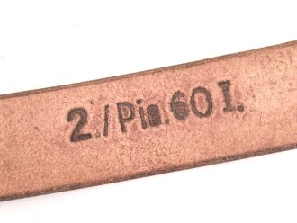 Schnallriemen  Wehrmacht, geschwärztes Leder Breite 2,5cm, Gesamtlänge 91cm, Kammerstück