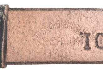 Schnallriemen  Wehrmacht, geschwärztes Leder Breite 2,5cm, Gesamtlänge 91cm, Kammerstück