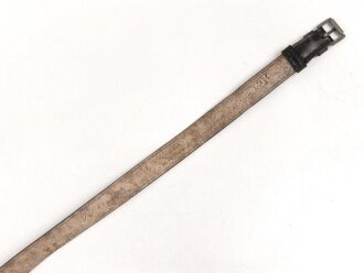 Schnallriemen  Wehrmacht, geschwärztes Leder Breite 2,5cm, Gesamtlänge 88cm, Kammerstück