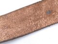 Schnallriemen  Wehrmacht, geschwärztes Leder Breite 2,5cm, Gesamtlänge 88cm, Kammerstück