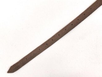 Schnallriemen  Wehrmacht, ungeschwärztes Leder Breite knapp 2cm, Gesamtlänge 69cm