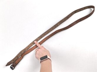 Schnallriemen  Wehrmacht, ungeschwärztes Leder Breite knapp 2cm, Gesamtlänge 144cm