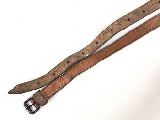 Schnallriemen  Wehrmacht, ungeschwärztes Leder Breite knapp 2cm, Gesamtlänge 144cm