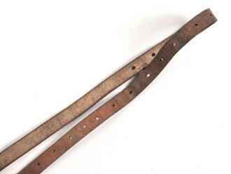 Schnallriemen  Wehrmacht, ungeschwärztes Leder Breite knapp 2cm, Gesamtlänge 146cm, datiert 1940