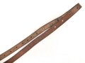 Schnallriemen  Wehrmacht, ungeschwärztes Leder Breite knapp 2cm, Gesamtlänge 146cm, datiert 1940