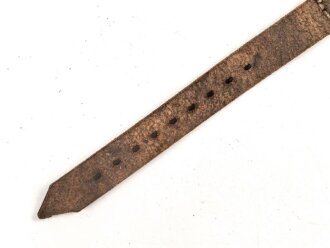 Schnallriemen  Wehrmacht, ungeschwärztes Leder Breite knapp 2cm, Gesamtlänge 31cm