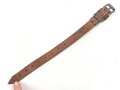 Schnallriemen  Wehrmacht, ungeschwärztes Leder Breite knapp 2cm, Gesamtlänge 29cm, datiert 1937