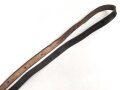 Schnallriemen   geschwärztes Leder Breite knapp 2cm, Gesamtlänge 162cm. Vermutlich keine deutsche Fertigung