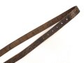 Schnallriemen   geschwärztes Leder Breite knapp 2cm, Gesamtlänge 131cm. Vermutlich keine deutsche Fertigung