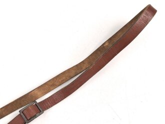 Trageriemen Wehrmacht, ungeschwärztes Leder Breite 1,8cm, Gesamtlänge 109cm