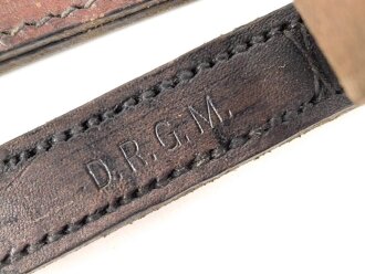 Trageriemen Wehrmacht ?, geschwärztes Leder Breite 2,2cm, Gesamtlänge 89cm