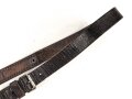 Trageriemen Wehrmacht ?, geschwärztes Leder Breite 2,2cm, Gesamtlänge 89cm