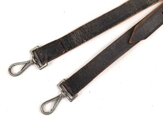 Trageriemen Wehrmacht ?, geschwärztes Leder Breite 2,7cm, Gesamtlänge 100cm