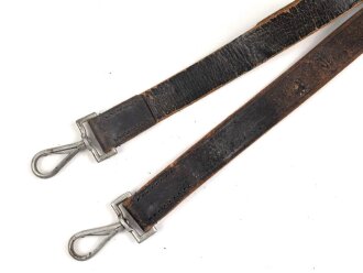 Trageriemen Wehrmacht ?, geschwärztes Leder Breite 2,7cm, Gesamtlänge 100cm